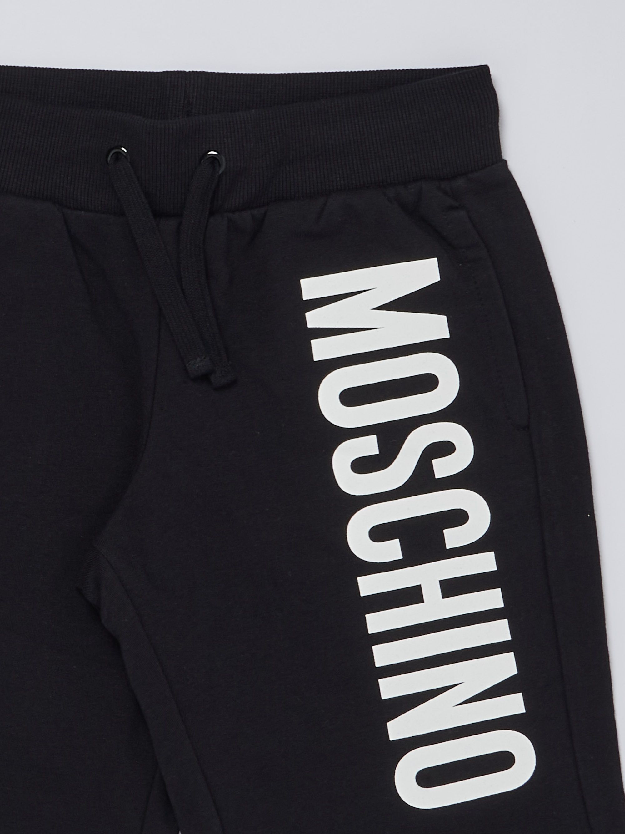 パンツ MOSCHINO Women Shorts  Burmudas A011604180555 Black Moschino Shorts for Women | Online Sale up to 83% off | Lyst