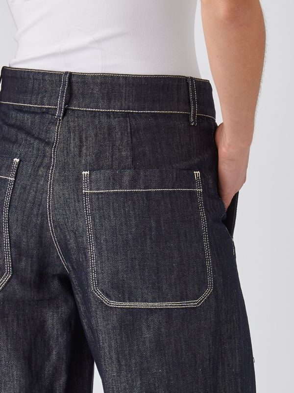 donna-abbigliamento-jeans-