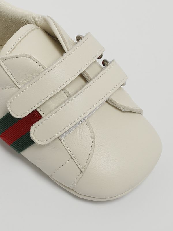 Sneakers neonato Gucci in pelle 500852bkpt0 Bianco Caposerio