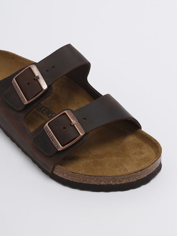 uomo-scarpe-ciabatte-e-sandali