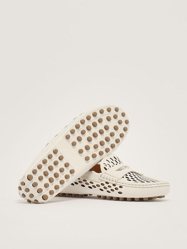 4. Mocassins en cuir pour femmes Crème Tod's xxw22l0jb10u18