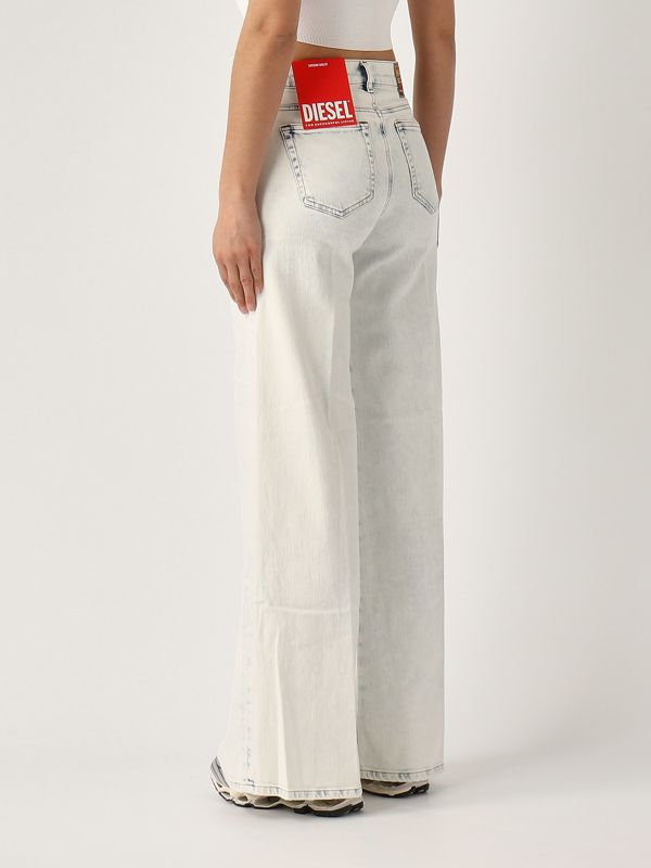 3. Jeans donna 1978 D-Akemi in cotone stretch Denim Chiarissimo Diesel a0362409l33