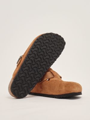 4. Sabot uomo Boston in pelle scamosciata Cognac