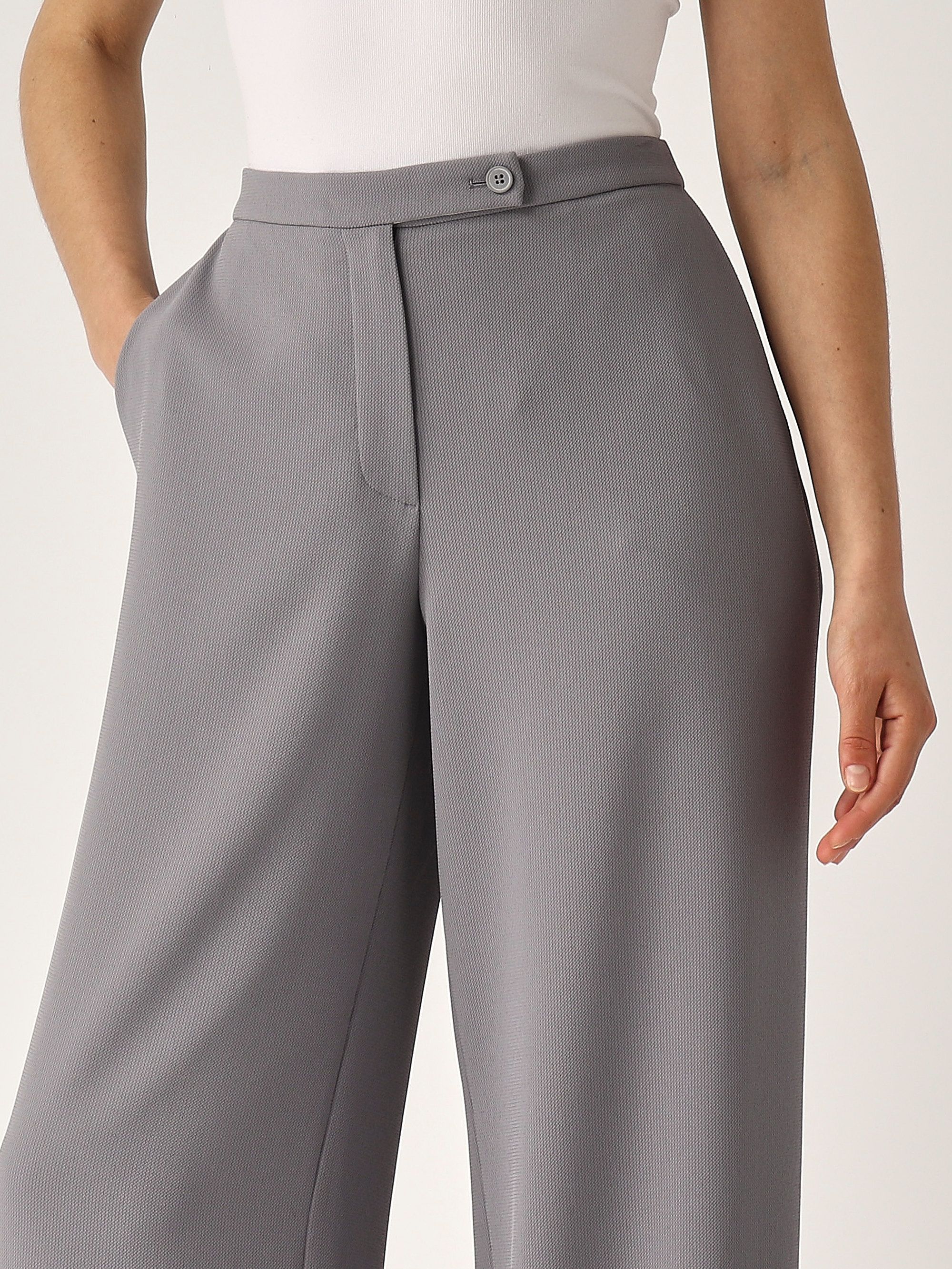 パンツ EMPORIO ARMANI Woman Pants Grey EW000084AF10240 S8077 Women's crepe pants ew000851af12514 Grey Mineral | Caposerio.com