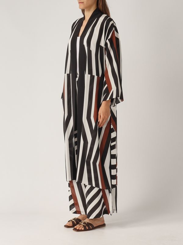 donna-abbigliamento-fuori-