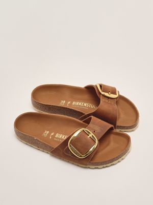 2. Madrid Big Buckle Damen-Sandale aus geöltem Leder Cognac