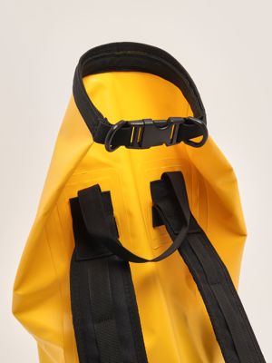 4. Mochila para hombre de PVC Amarillo