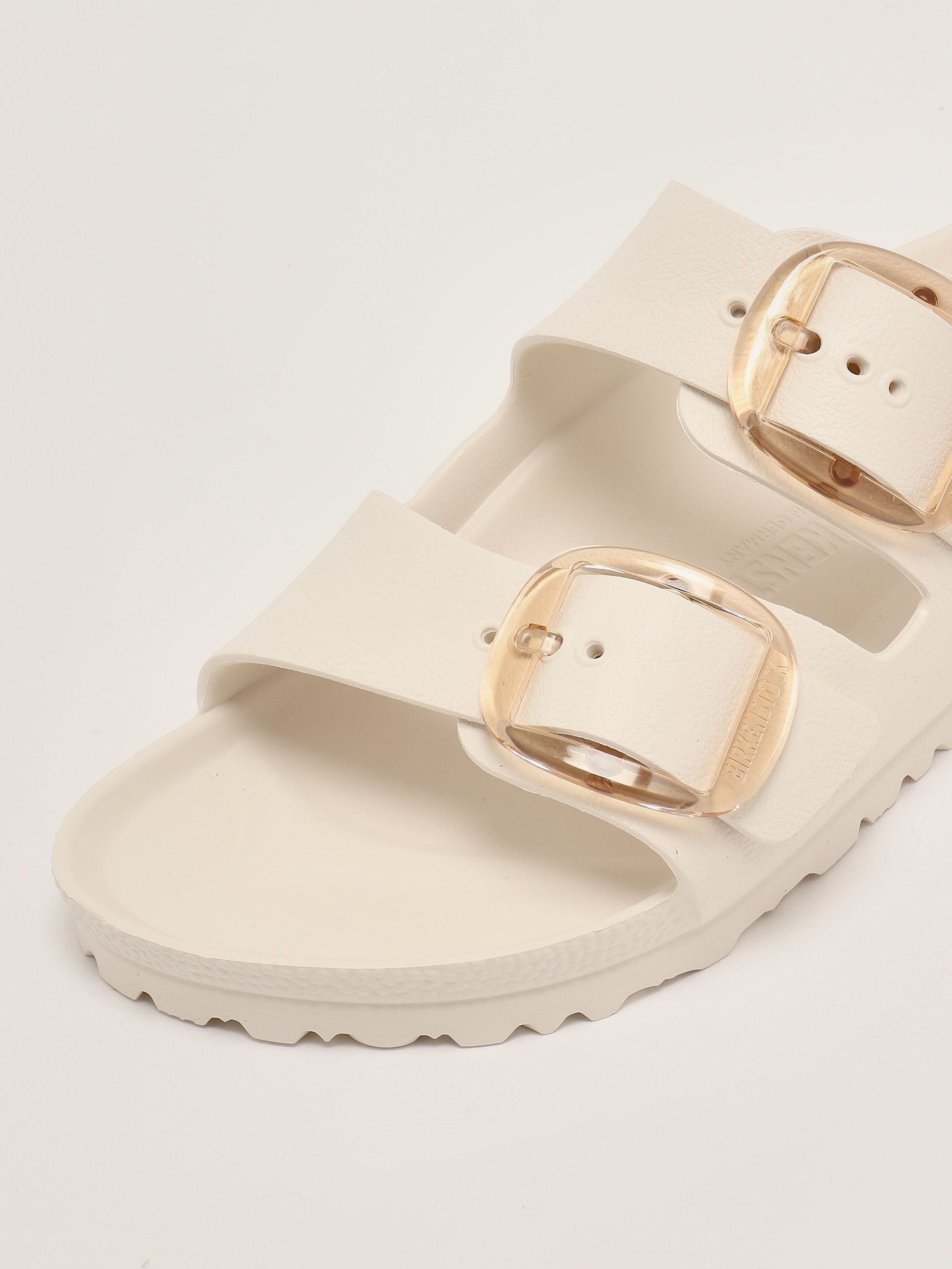 サンダル・ミュール BIRKENSTOCK 'Arizona - Big Buckle EVA' sandals White Birkenstock Arizona Big Buckle Graceful Pearl White Licorice