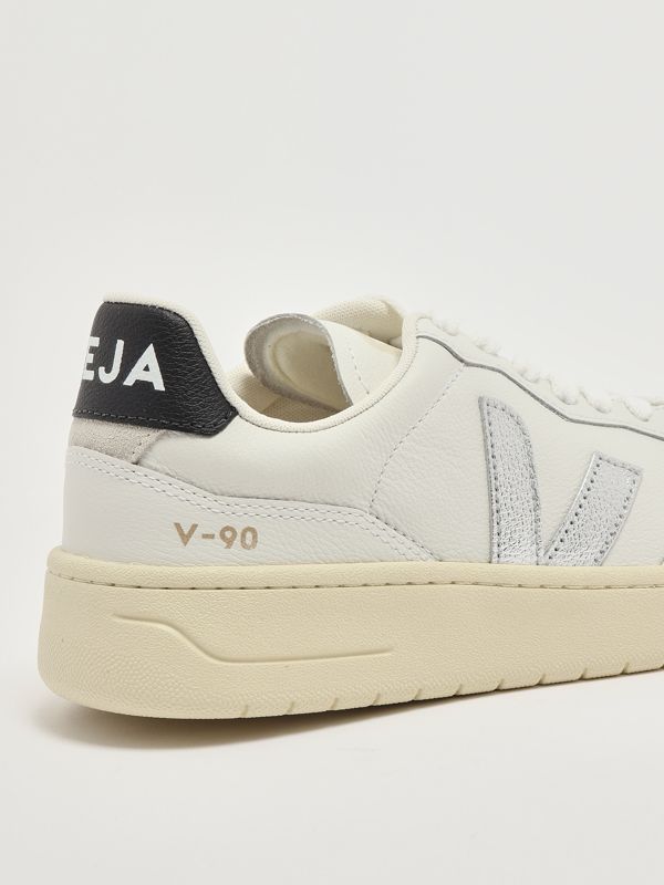 5. Zapatillas de mujer V-90 de piel Blanco-Plateado Veja vd2020910