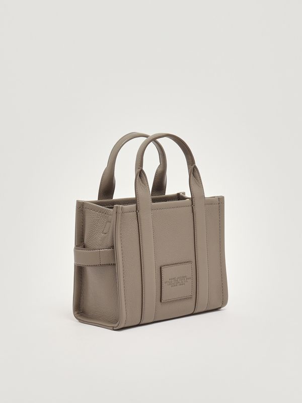 2. The Leather Small Tote Bag Small in full-grain leather for women Cement Marc Jacobs h009l01sp21