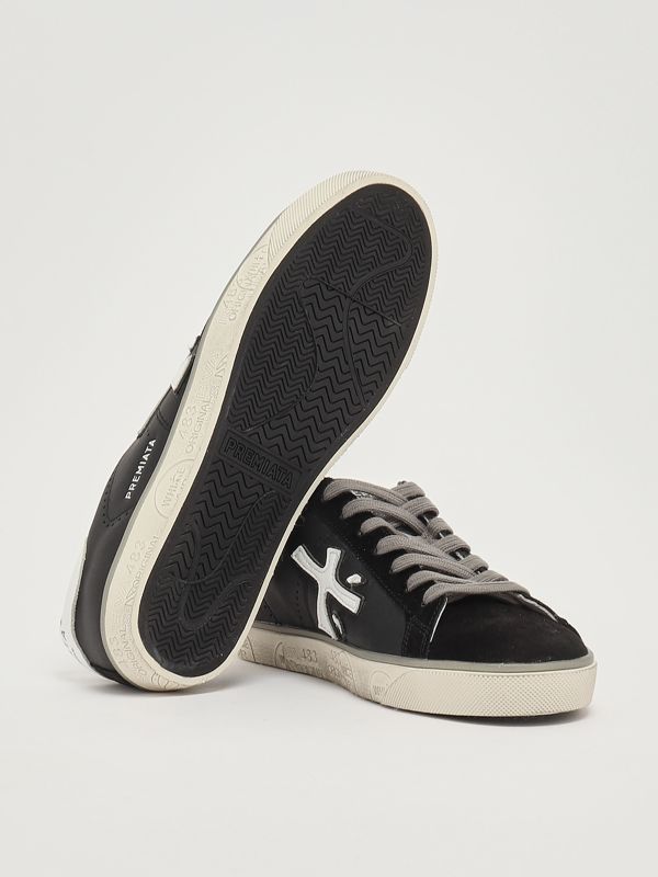 4. Zapatillas de hombre Steven 5439 en ante y piel lisa Negro-Blanco Premiata ste05439