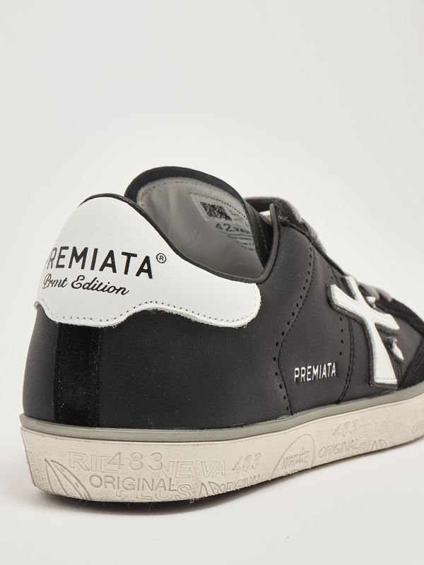 5. Zapatillas de hombre Steven 5439 en ante y piel lisa Negro-Blanco Premiata ste05439