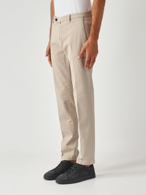 2. Pantalone uomo BG04 slim fit in gabardina di cotone stretch Beige Chiaro