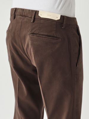 4. Pantalone uomo BG04 slim fit in gabardina di cotone stretch Testa di Moro