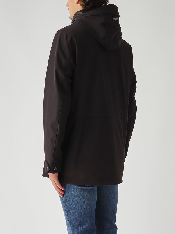 4. Parka homme en tissu softshell Noir Woolrich cfwoou2017mrut3496