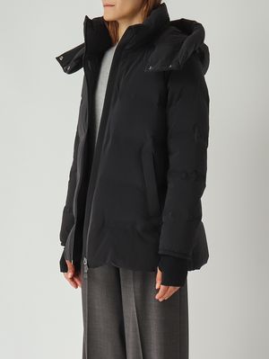 3. Plumífero de mujer en New Impact Negro