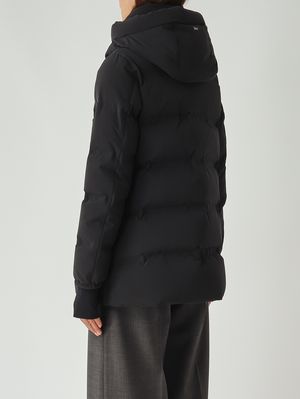 4. Plumífero de mujer en New Impact Negro