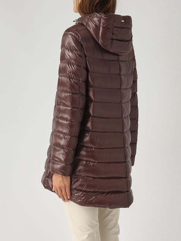 4. Damen-A-Form Resort Steppjacke aus ultraleichtem Nylon Zartbitterschokolade Herno pi00133dr12017z