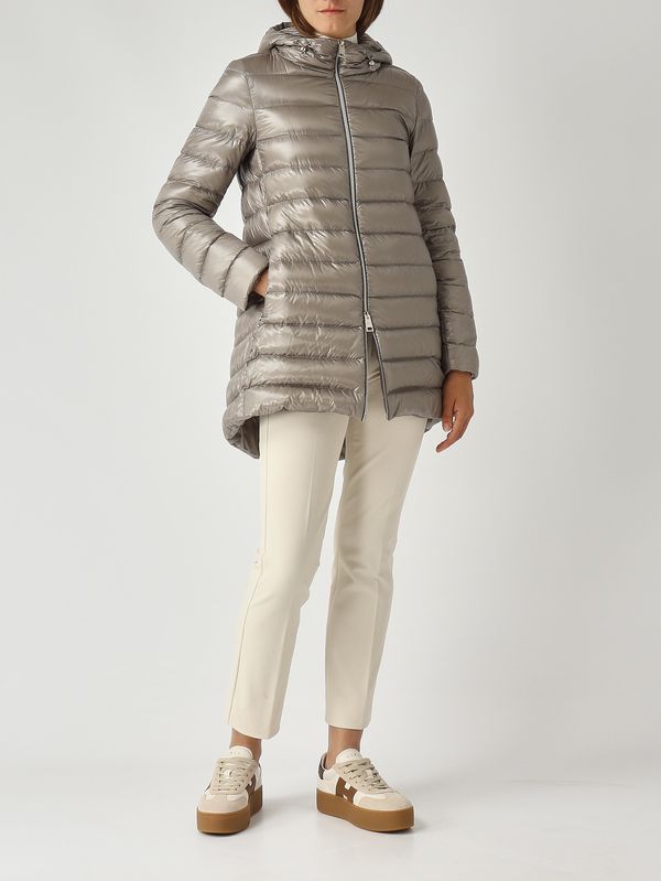 2. Damen-A-Form Resort Steppjacke aus ultraleichtem Nylon Perla Grau Herno pi00133dr12017z