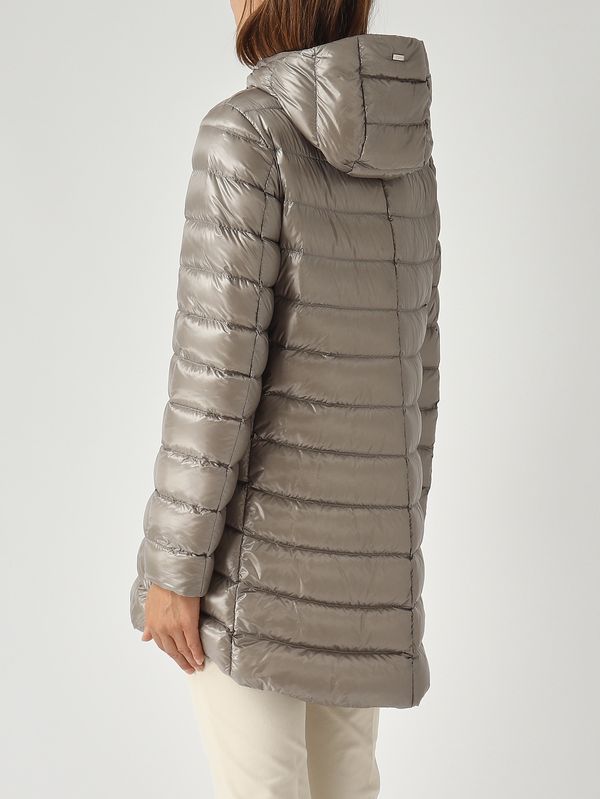 4. Damen-A-Form Resort Steppjacke aus ultraleichtem Nylon Perla Grau Herno pi00133dr12017z