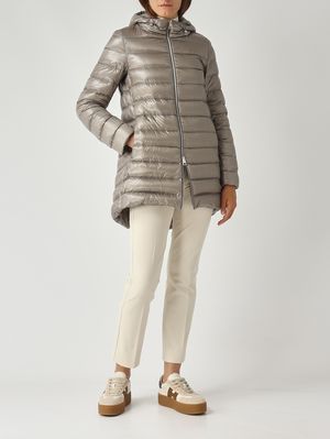 2. Damen-A-Form Resort Steppjacke aus ultraleichtem Nylon Perla Grau
