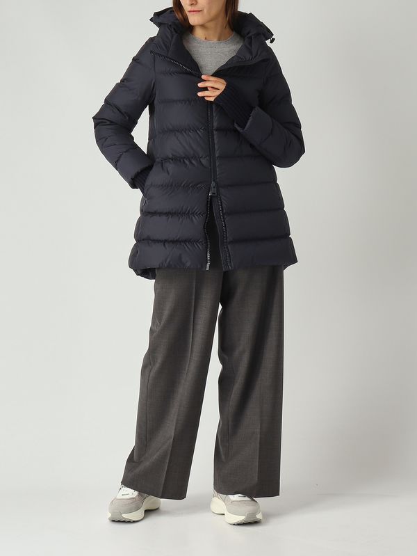 2. Piumino donna A-Shape Chamonix in piuma Blu Navy Herno pi0660d12004z