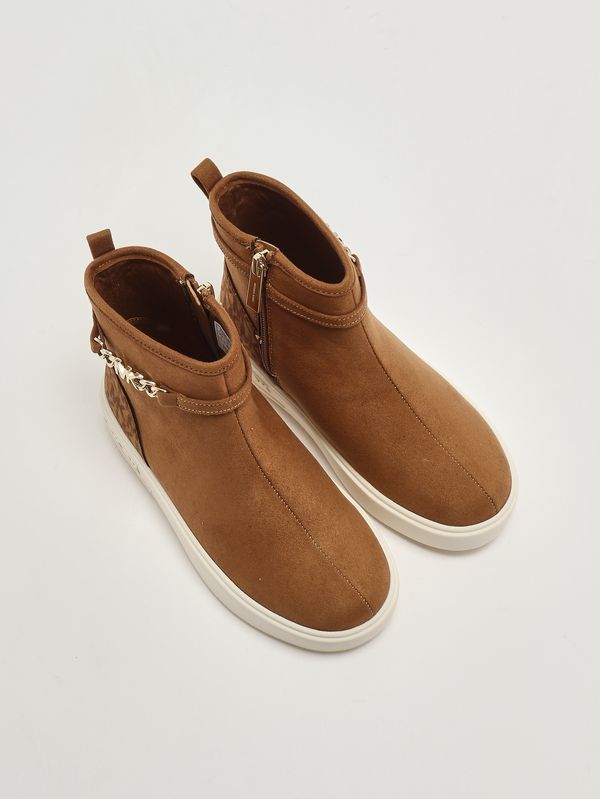 Michael Kors Emmet faux suede chukka boots for girls  display picture 3