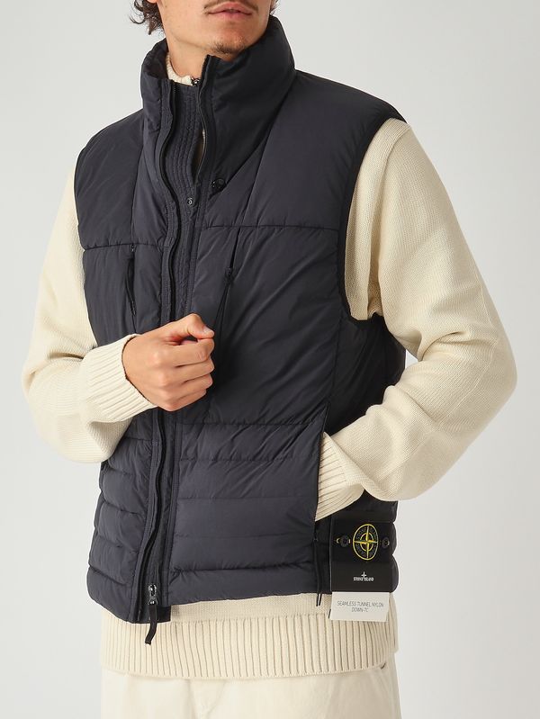 5. Chaleco de hombre de nylon ligero Azul marino Stone Island k2s15g100004s0183