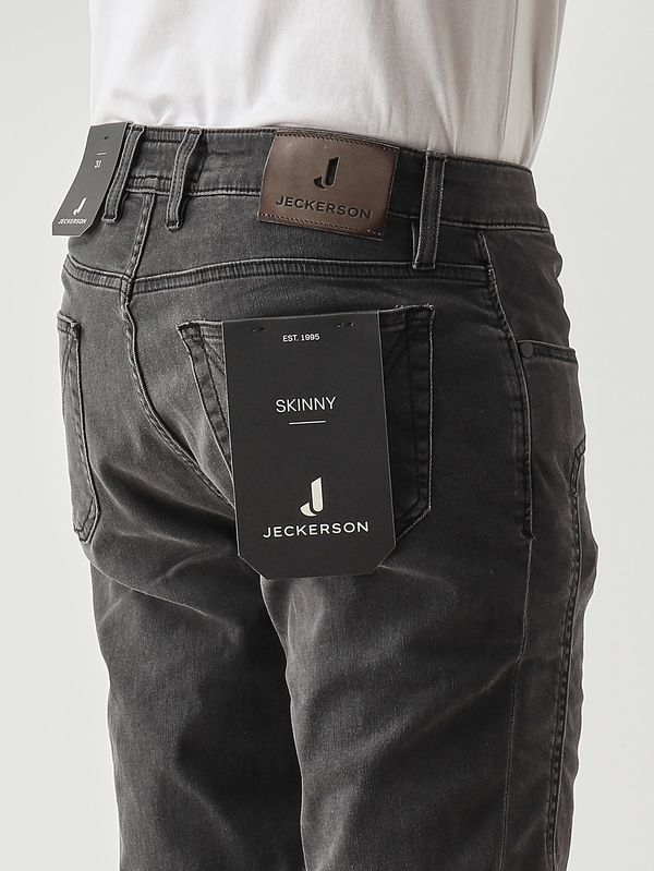 4. Jeans de hombre James skinny fit en denim de algodón elástico Tri Blend Denim Negro Jeckerson ai25juppa100james001