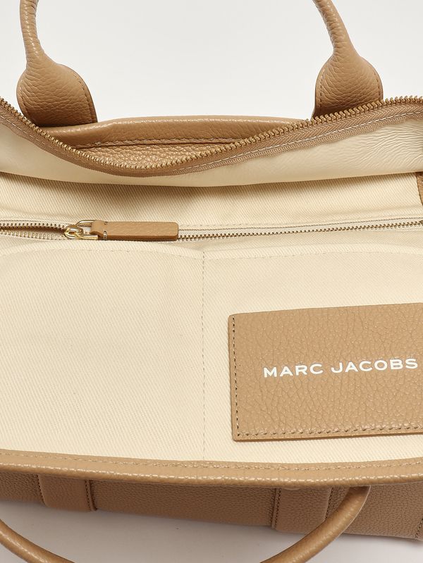 5. Sac The Medium Tote en cuir pleine fleur pour femme Chameau Marc Jacobs h004l01pf21