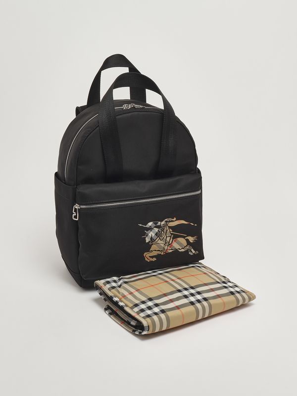 4. Mochila cambiador de nailon Negro Burberry 8117548