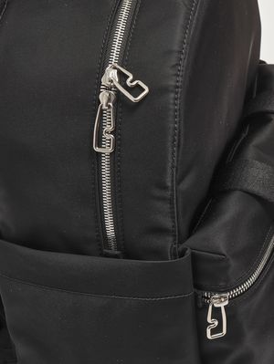 6. Mochila cambiador de nailon Negro
