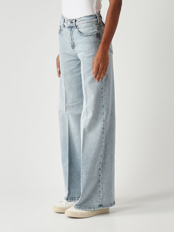 3. Women's 1978 D-Akemi L.30 jeans in stretch cotton denim Light Denim Diesel a036250adbj