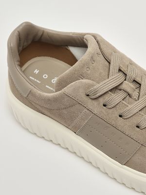 5. Zapatillas de hombre H-Stripes de piel Tórtola