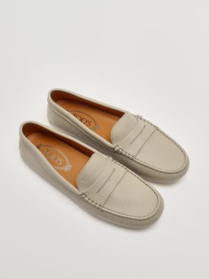 2. Women's leather Gommino loafer Mastic
