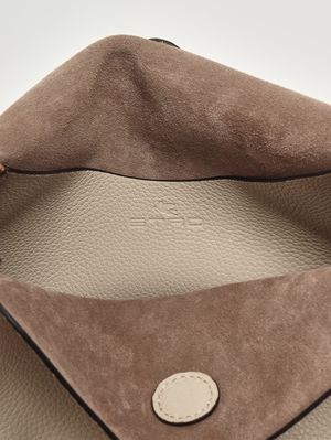 5. Women's Pony bag in pebbled leather Mastic