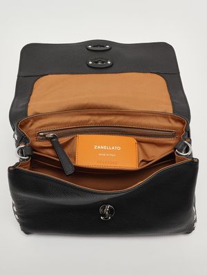 5. Bolso de mujer Postina Daily S de piel martillada Negro