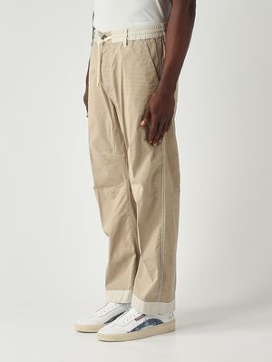 3. Pantalón de hombre Inside Out en sarga de algodón elástico Crema