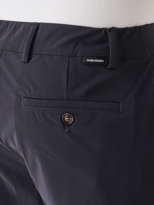 4. Bermudas para hombre de tejido técnico. Azul marino