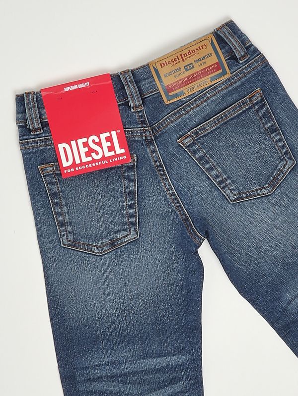 3. Vaqueros de niño 2010-J de algodón elástico Denim medio Diesel j00808kxbra