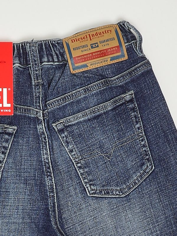 3. Bermuda de niño en algodón elástico Denim medio Diesel j02548kxbsc