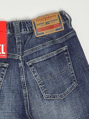 3. Bermuda de niño en algodón elástico Denim medio