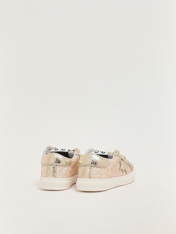 3. Zapatillas de piel para recién nacido Purpurina dorada 2Star 2sb3402