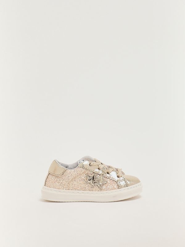 1. Zapatillas de piel para recién nacido Purpurina dorada 2Star 2sb3402