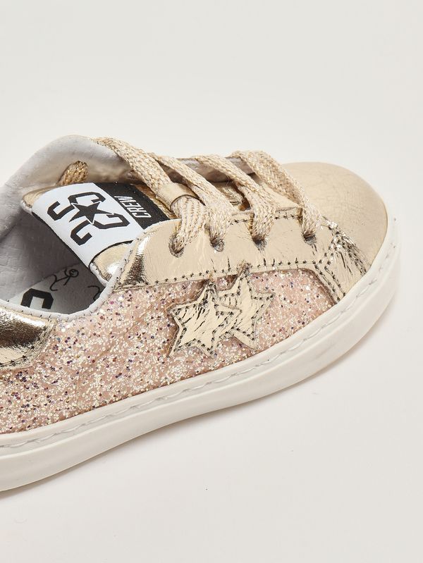5. Zapatillas de piel para recién nacido Purpurina dorada 2Star 2sb3402