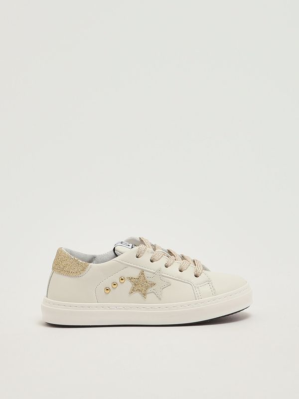 1. Zapatillas de piel para niña Blanco-Oro 2Star 2sb3431