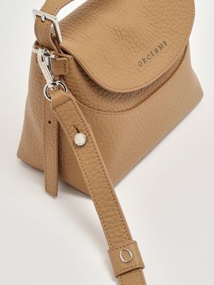 6. Bolso de mujer Nana Small Soft de piel granulada Galleta