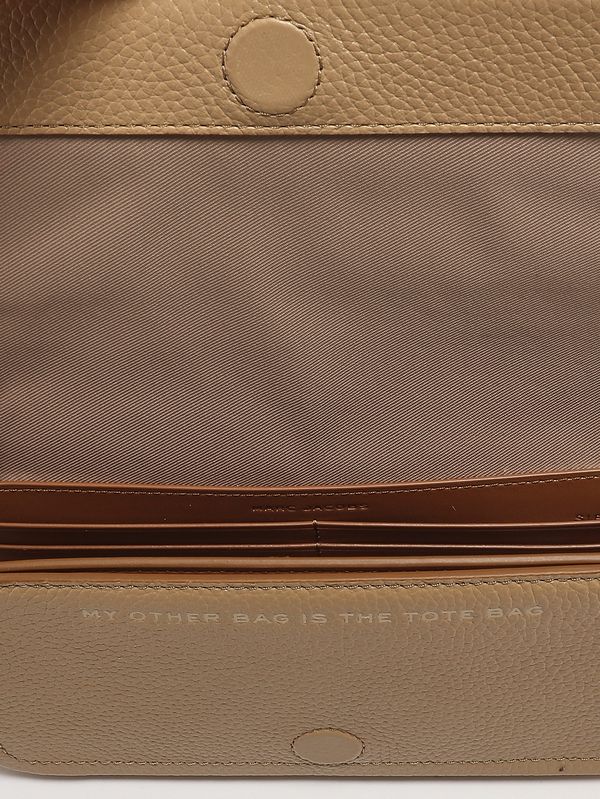 5. Borsa donna The Mini Bag in pelle martellata Camel Marc Jacobs 2s4smn080s02