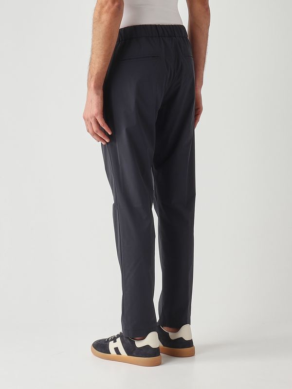 3. Pantalón de hombre de nailon elástico superligero azul marino Herno pt000077u12691z