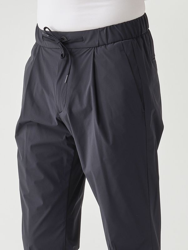 4. Pantalón de hombre de nailon elástico superligero azul marino Herno pt000077u12691z